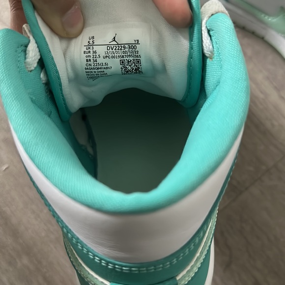 Nike Air Jordans Mint colour - Picture 5 of 5